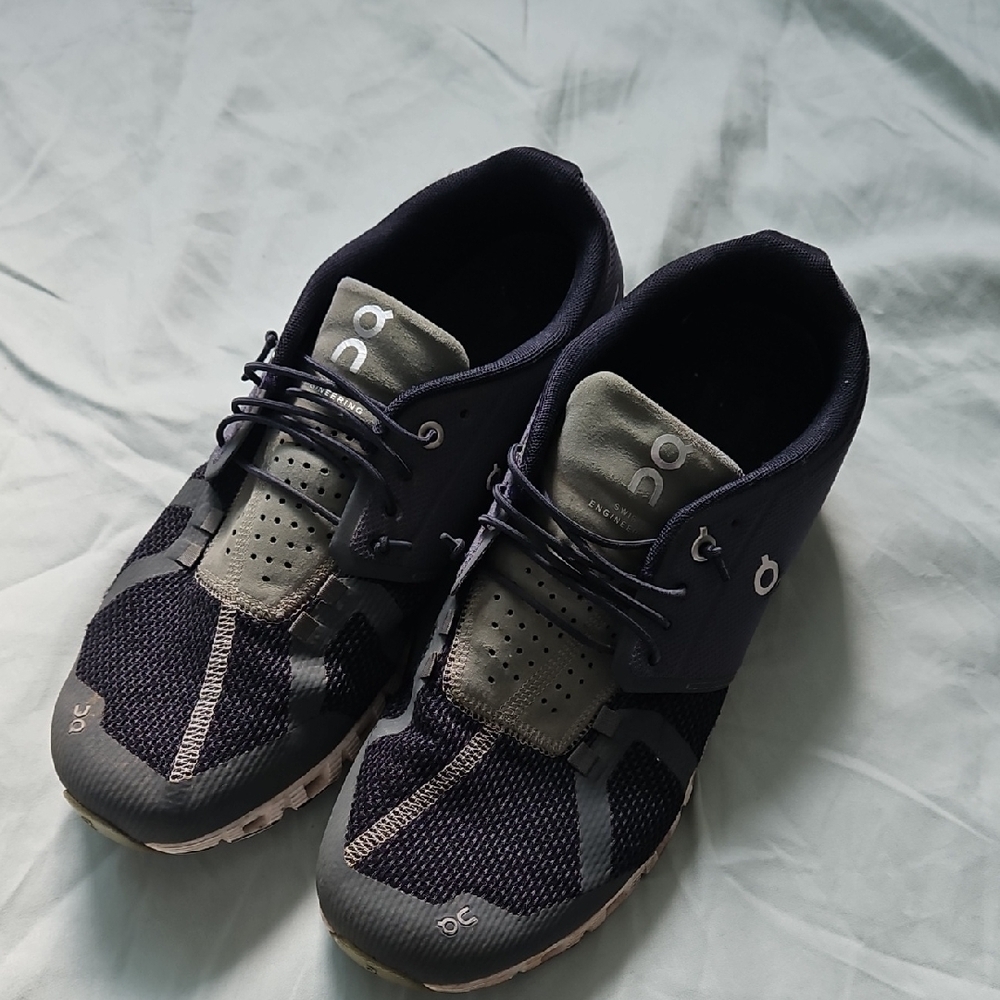 On Running Men's Dark Blue and Gray Athletic Shoes, Size 10